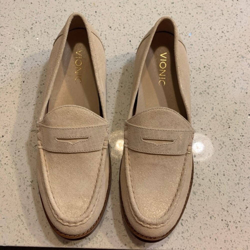 NWOT Vionic Waverly Gold Loafers